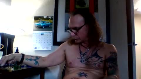 Snapshot of spunoutandstroking9 chatting on 05.13.26 stroking 4 the crowd online show from 05.13.26