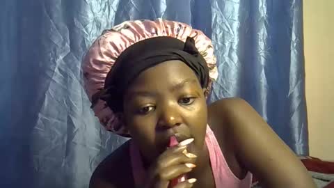 Snapshot of squirt_quueen chatting on 03.06.26 squirt_quueen online show from 03.06.26