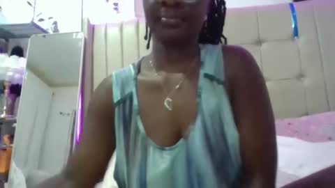 Snapshot of squirtbabey chatting on 05.27.26 Juicy online show from 05.27.26
