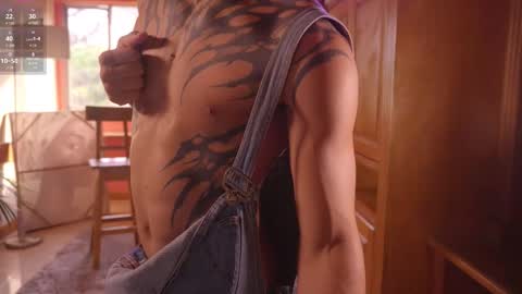 Snapshot of srerotic chatting on 10.26.25 Matt     online show from 10.26.25