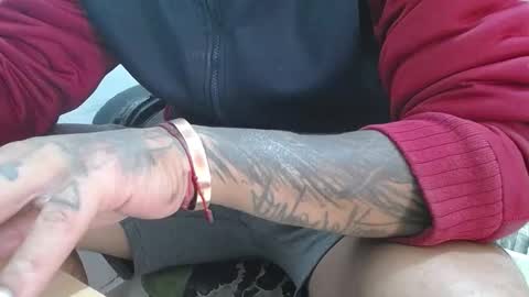 Snapshot of srfindomfeet_ chatting on 03.10.26 sr master cum its my old account online show from 03.10.26