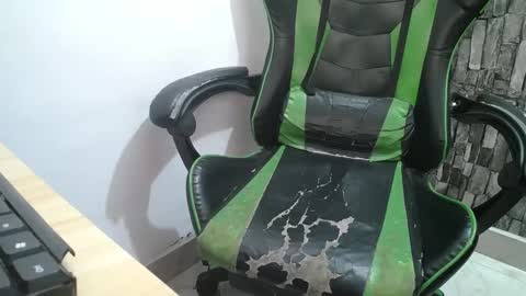 Snapshot of srfindomfeet_ chatting on 03.14.26 sr master cum its my old account online show from 03.14.26