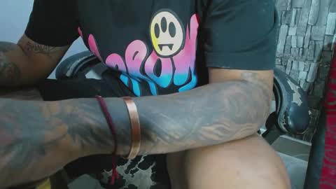 Snapshot of srfindomfeet_ chatting on 03.17.26 sr master cum its my old account online show from 03.17.26