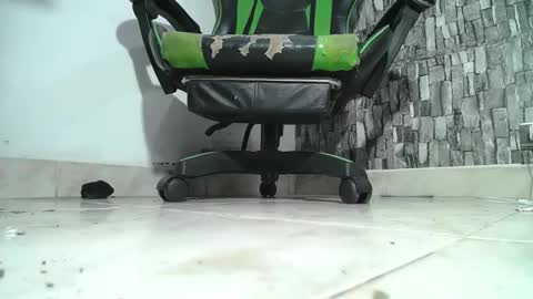 Snapshot of srfindomfeet_ chatting on 03.24.26 sr master cum its my old account online show from 03.24.26