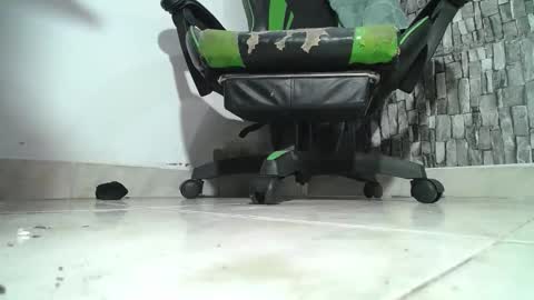 Snapshot of srfindomfeet_ chatting on 03.24.26 sr master cum its my old account online show from 03.24.26