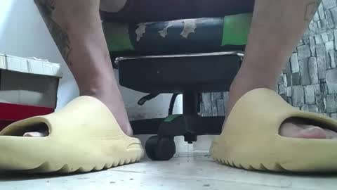 Snapshot of srfindomfeet_ chatting on 04.02.26 sr master cum its my old account online show from 04.02.26