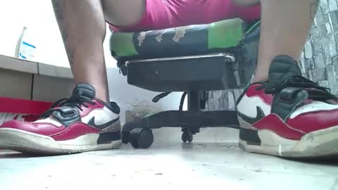 Snapshot of srfindomfeet_ chatting on 04.03.26 sr master cum its my old account online show from 04.03.26