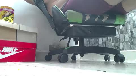 Snapshot of srfindomfeet_ chatting on 04.05.26 sr master cum its my old account online show from 04.05.26