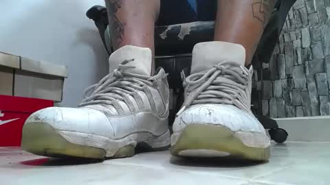Snapshot of srfindomfeet_ chatting on 04.07.26 sr master cum its my old account online show from 04.07.26