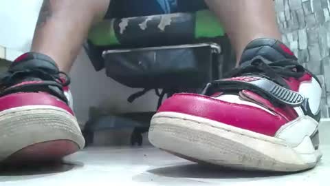 Snapshot of srfindomfeet_ chatting on 04.07.26 sr master cum its my old account online show from 04.07.26