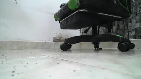 Snapshot of srfindomfeet_ chatting on 04.13.26 sr master cum its my old account online show from 04.13.26