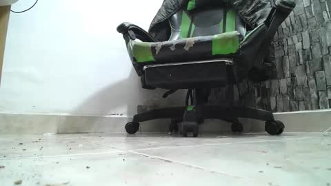 Snapshot of srfindomfeet_ chatting on 04.17.26 sr master cum its my old account online show from 04.17.26