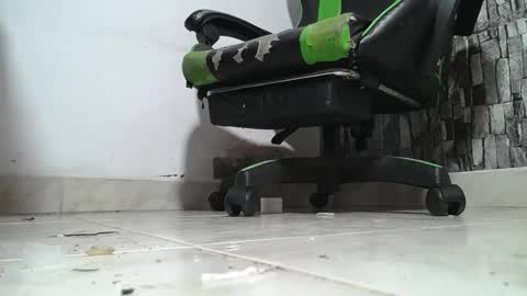 Snapshot of srfindomfeet_ chatting on 05.10.26 sr master cum its my old account online show from 05.10.26