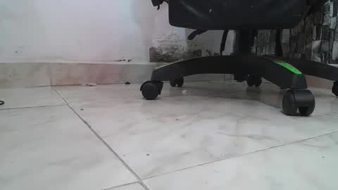 Snapshot of srfindomfeet_ chatting on 05.26.26 sr master cum its my old account online show from 05.26.26