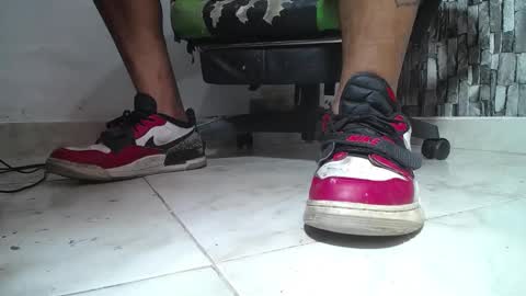 Snapshot of srfindomfeet_ chatting on 06.04.26 sr master cum its my old account online show from 06.04.26