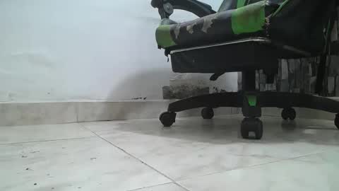 Snapshot of srfindomfeet_ chatting on 06.11.26 sr master cum its my old account online show from 06.11.26