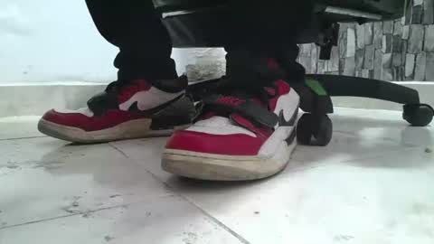 Snapshot of srfindomfeet_ chatting on 06.28.26 sr master cum its my old account online show from 06.28.26