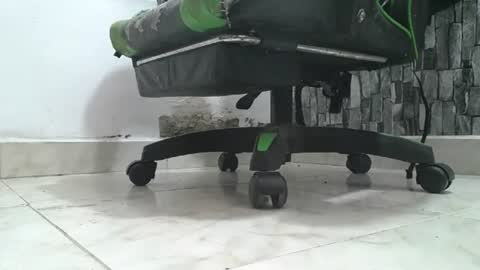 Snapshot of srfindomfeet_ chatting on 07.15.26 sr master cum its my old account online show from 07.15.26