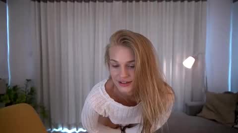 Snapshot of ssscarlett chatting on 03.09.25 Scarlett online show from 03.09.25
