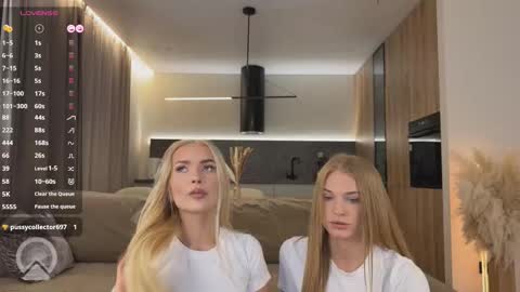Snapshot of ssscarlett chatting on 10.19.25 Scarlett online show from 10.19.25