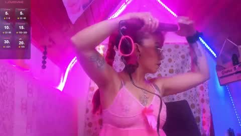 Snapshot of staacy37 chatting on 01.10.25 staacy online show from 01.10.25