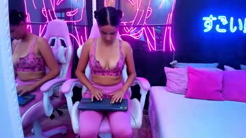 staarlightt online show from 09.24.25