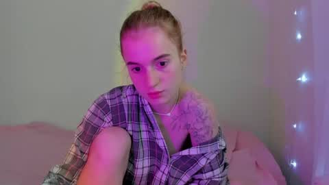 Snapshot of stacey_brow chatting on 05.07.26 stacey online show from 05.07.26