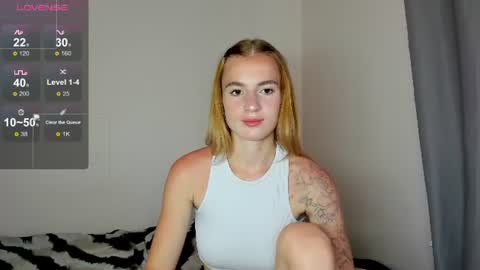 Snapshot of stacey_brow chatting on 06.29.26 stacey online show from 06.29.26