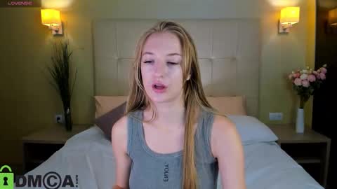 Stacy Mon Tue Wed Thu Fri Sun GMT GMT 3 1000am - 0400pm  online show from 09.15.25