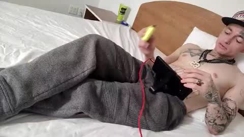 Snapshot of staightupdownbad chatting on 02.11.26 Straightupdownbad online show from 02.11.26