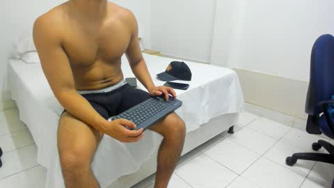 Snapshot of stand_boy01 chatting on 11.16.25 stand_boy01 online show from 11.16.25