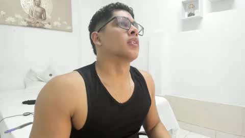 Snapshot of stand_boy01 chatting on 11.26.25 stand_boy01 online show from 11.26.25