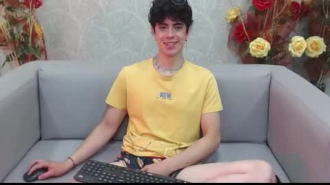 Snapshot of star_boyx chatting on 09.11.25 star_boyx online show from 09.11.25