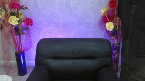 Snapshot of star_boyx chatting on 10.11.25 star_boyx online show from 10.11.25