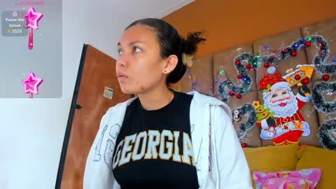 Snapshot of star_of_sea_ chatting on 12.26.24 Estrella online show from 12.26.24