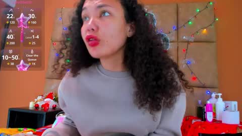 Snapshot of star_of_sea_ chatting on 01.07.25 Estrella online show from 01.07.25