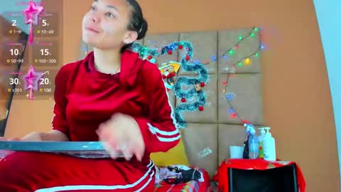 Snapshot of star_of_sea_ chatting on 01.08.25 Estrella online show from 01.08.25