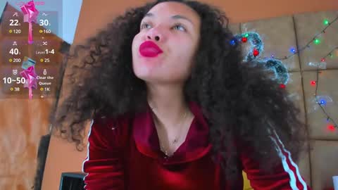 Snapshot of star_of_sea_ chatting on 01.08.25 Estrella online show from 01.08.25