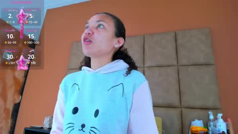 Snapshot of star_of_sea_ chatting on 01.10.25 Estrella online show from 01.10.25