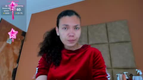 Snapshot of star_of_sea_ chatting on 01.23.25 Estrella online show from 01.23.25