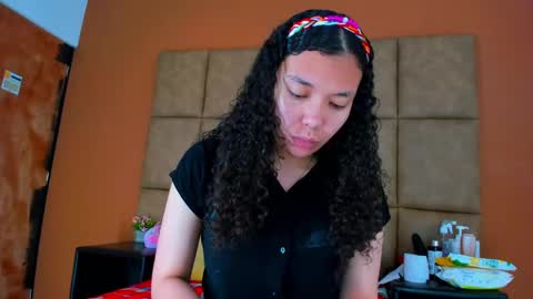 Snapshot of star_of_sea_ chatting on 02.05.25 Estrella online show from 02.05.25