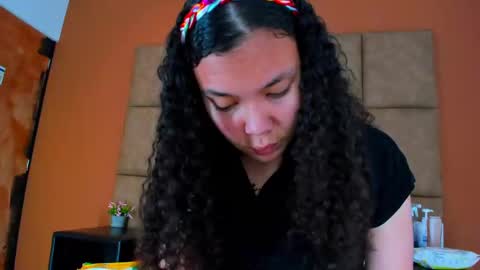 Snapshot of star_of_sea_ chatting on 02.05.25 Estrella online show from 02.05.25