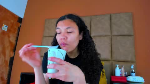 Snapshot of star_of_sea_ chatting on 02.06.25 Estrella online show from 02.06.25