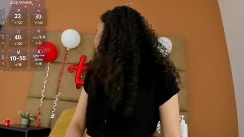 Snapshot of star_of_sea_ chatting on 02.12.25 Estrella online show from 02.12.25