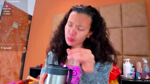 Snapshot of star_of_sea_ chatting on 02.15.25 Estrella online show from 02.15.25