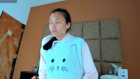 Snapshot of star_of_sea_ chatting on 02.17.25 Estrella online show from 02.17.25