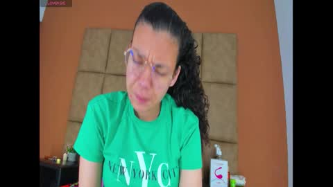 Snapshot of star_of_sea_ chatting on 03.05.25 Estrella online show from 03.05.25