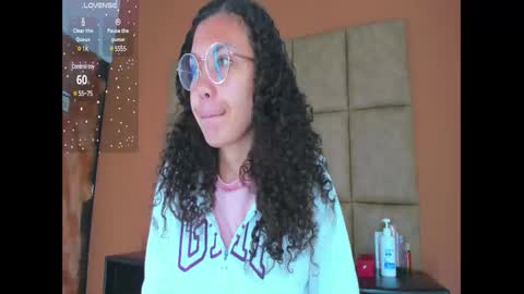 Snapshot of star_of_sea_ chatting on 03.08.25 Estrella online show from 03.08.25