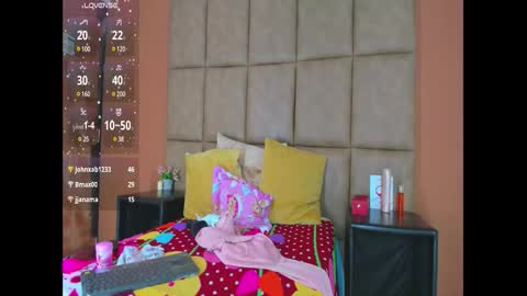 Snapshot of star_of_sea_ chatting on 03.08.25 Estrella online show from 03.08.25