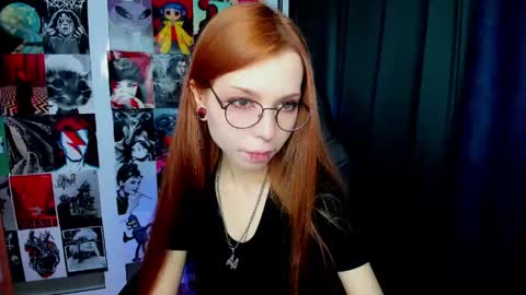 Snapshot of star_tarra chatting on 04.21.26 Tarra online show from 04.21.26